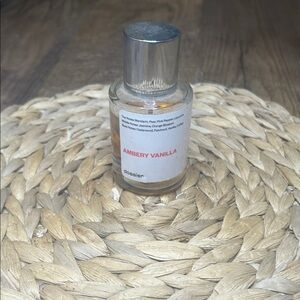 Ambery Vanilla Perfume - dossier